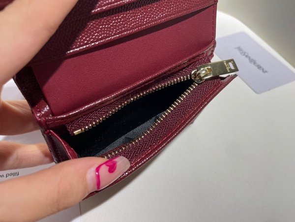 イヴサンローラン財布角部分ディテール